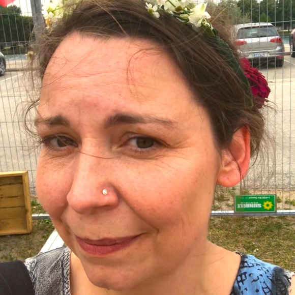 Meet your Posher, Kat - Picture 1 of 4